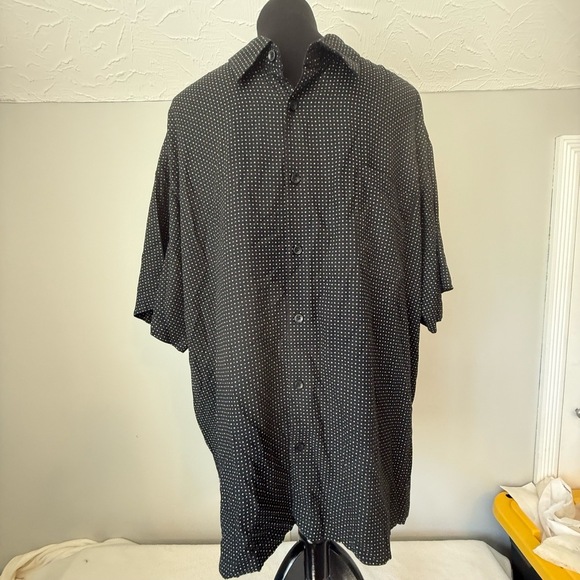 Neiman Marcus Other - Neimus Marcus Mens Black shirt 2X Gold  & Brown Shapes Short Sleeve Silk Blend